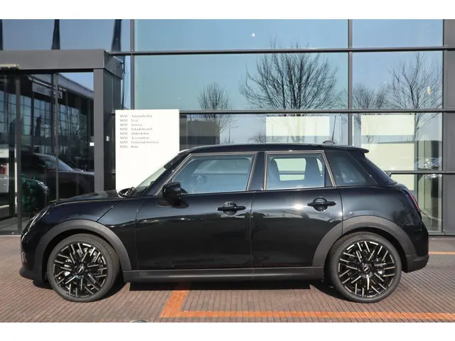 MINI 5-Deurs Cooper C 2025 Benzine 4