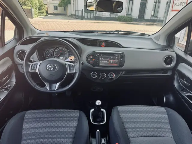 Toyota Yaris 1.0 VVT-i Aspiration 2016 Benzine 15