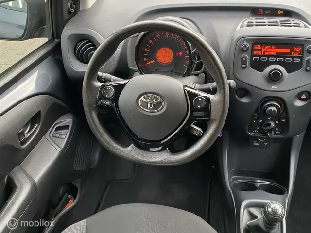 Toyota Aygo 1.0 VVT-i x-now 2017 Benzine 10
