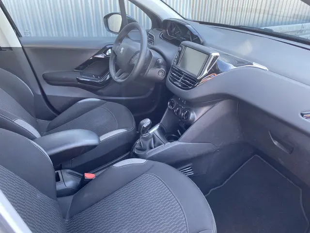 Peugeot 208 1.2 PureTech Blue Lion 2016 Benzine 17