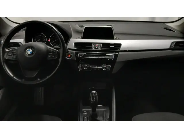 BMW X1 SDrive18i SCHADEAUTO!! 2017 Benzine 14