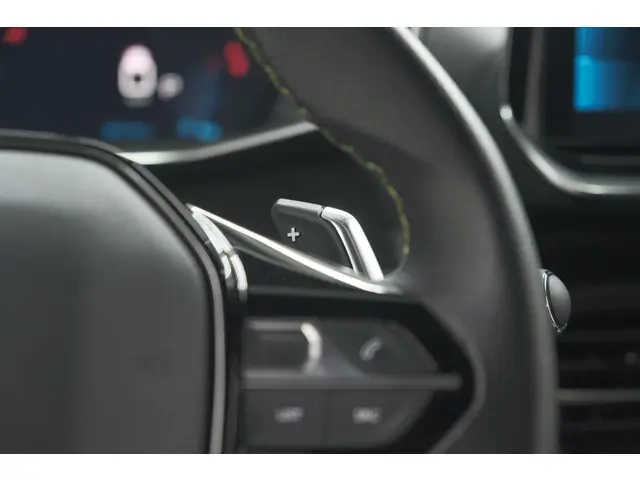 Peugeot 208 PureTech 131 EAT8 GT 2023 Benzine 38