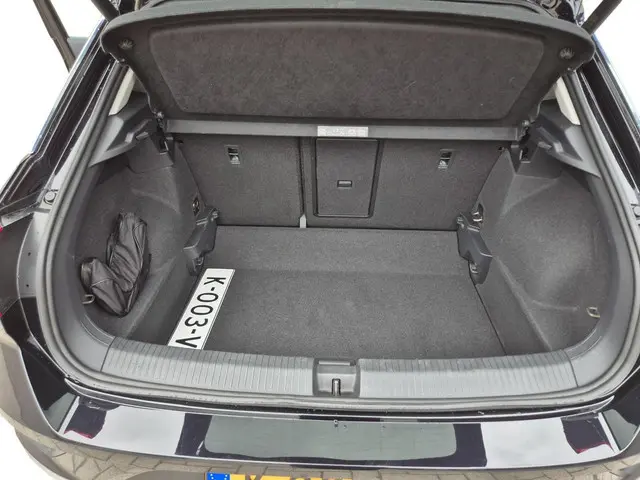 Volkswagen T-Roc 1.5 TSI Style Business 2021 Benzine 21