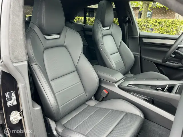 Porsche Macan Turbo /Pano /Bose / Head up /LED 2024 Elektrisch 9