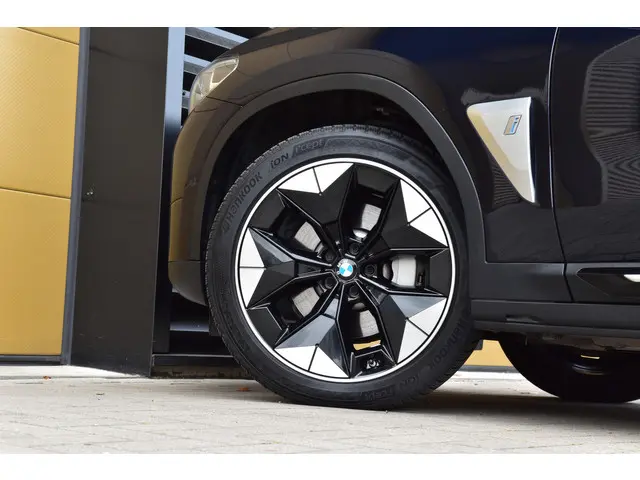 BMW iX3 High Executive 80 kWh 2021 Elektrisch 32