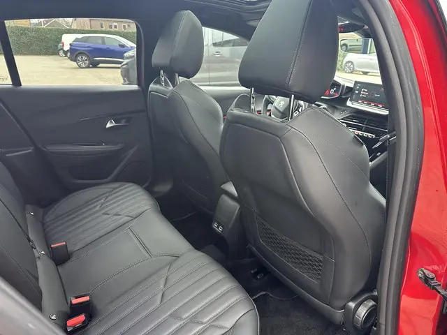 Peugeot 208 1.2 Turbo 100 PK GT Pack 2021 Benzine 39