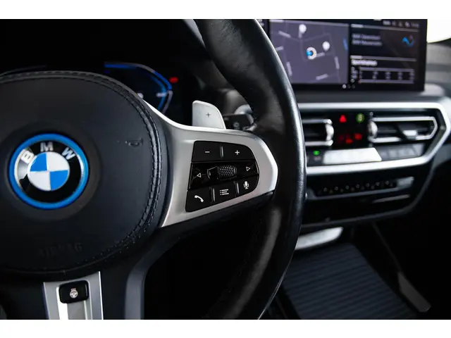 BMW X3 xDrive30e High Executive 2021 Hybride Benzine 32