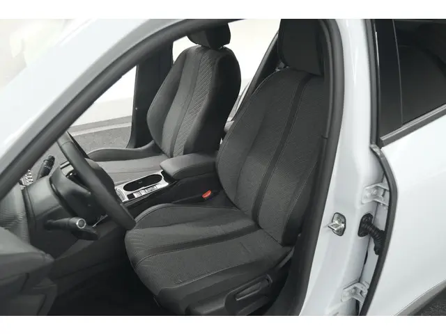 Peugeot 2008 PureTech 100 Allure 2024 Benzine 28