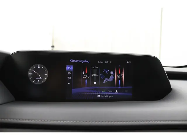 Lexus UX 250h Preference Line 2021 Hybride Benzine 16