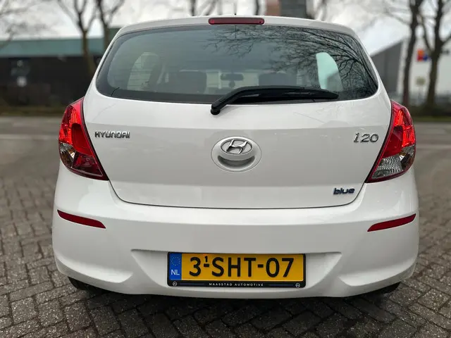 Hyundai i20 1.2i i-Deal 2014 Benzine 8