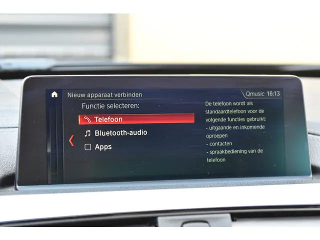 BMW 3 Serie Touring 320i 2018 Benzine 18