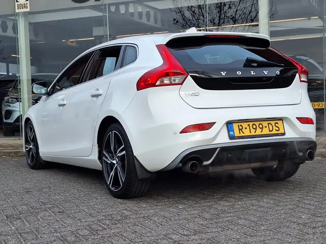 Volvo V40 1.6 T4 R-Design Automaat 2013 Benzine 10