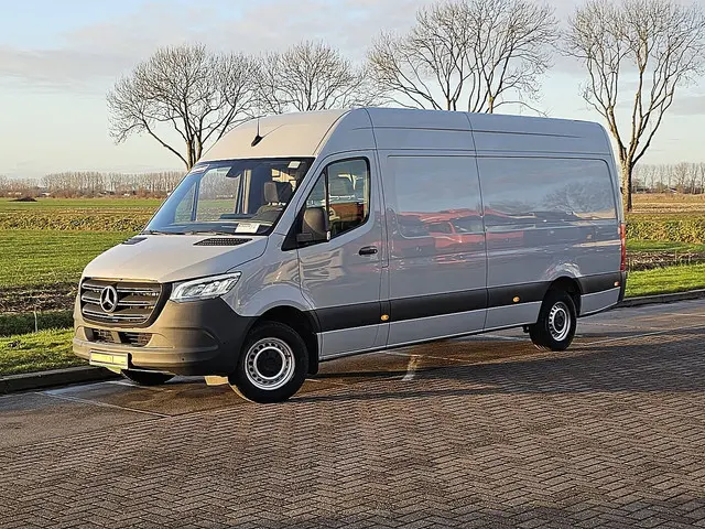 Mercedes-Benz Sprinter 2