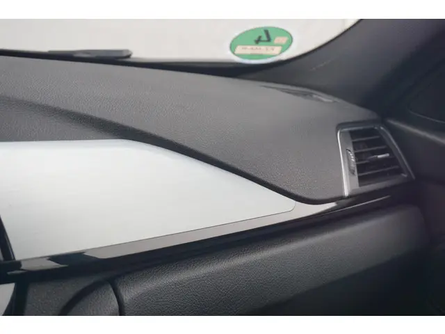 BMW 3 Serie Touring 320i 2017 Benzine 12