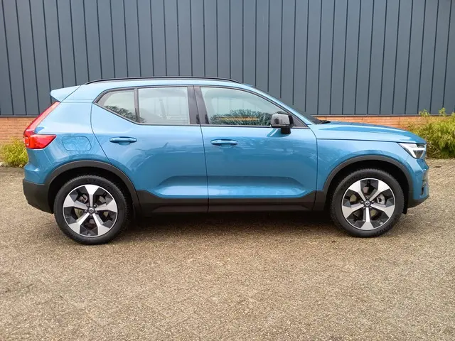 Volvo XC40 B4 Plus Dark 2025 Benzine 4