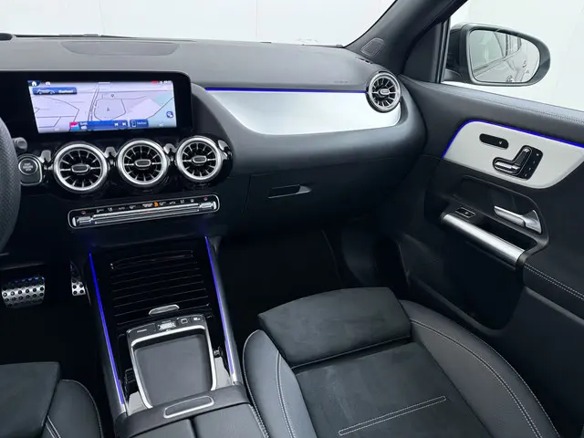 Mercedes-Benz GLA 250 e AMG line 2025 Hybride Benzine 24