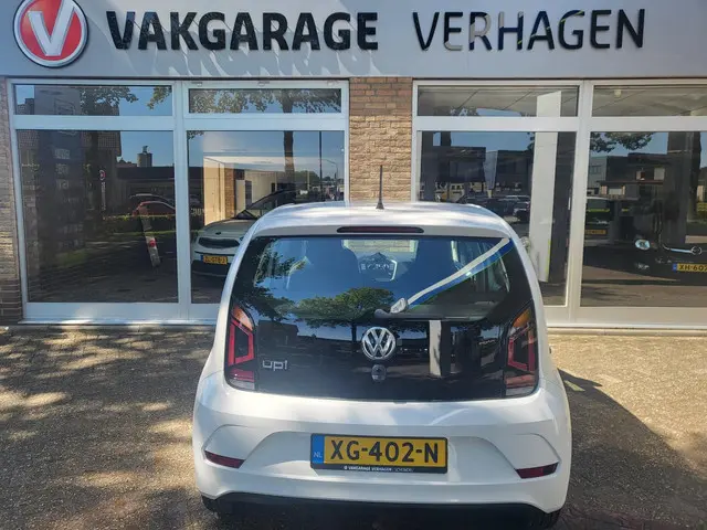 Volkswagen up! 1.0 BMT move up! 2019 Benzine 4