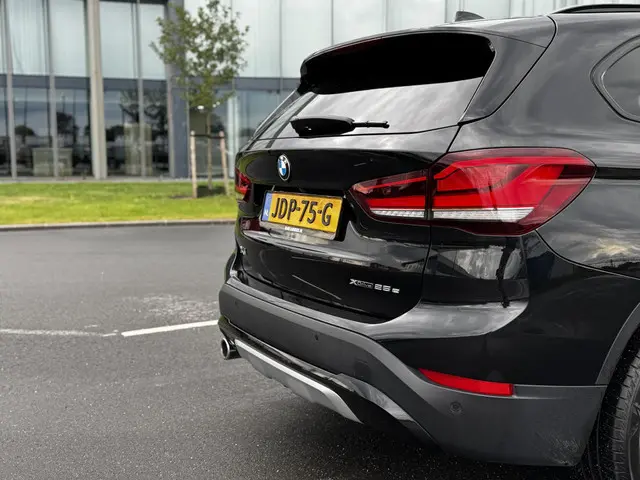BMW X1 xDrive25e 2021 Hybride Benzine 15