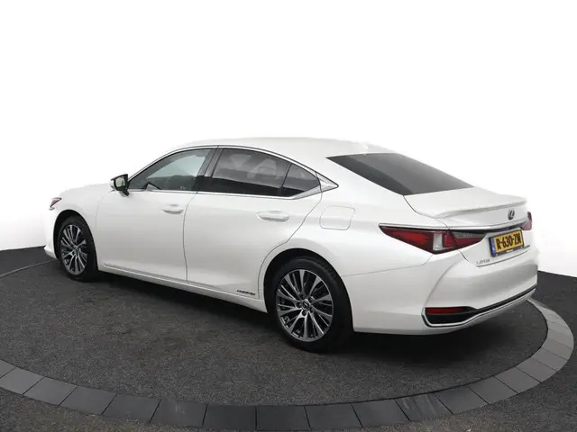 Lexus ES 300h Preference Line 2021 Hybride Benzine 12