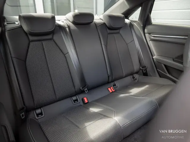 Audi A3 Limousine 35 TFSI S-Line 2022 Benzine 19