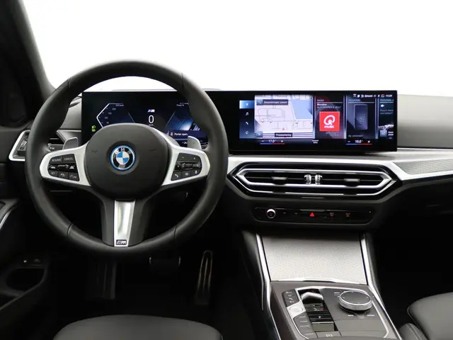 BMW 3 Serie Touring 330e 2024 Hybride Benzine 33