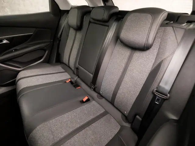 Peugeot 3008 1.2 PureTech Allure Sport 2020 Benzine 15