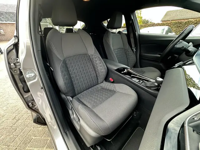 Toyota C-HR 1.8 Hybrid Executive 2022 Hybride Benzine 22