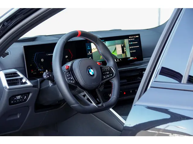BMW M3 Touring xDrive Competition 2024 Benzine 32