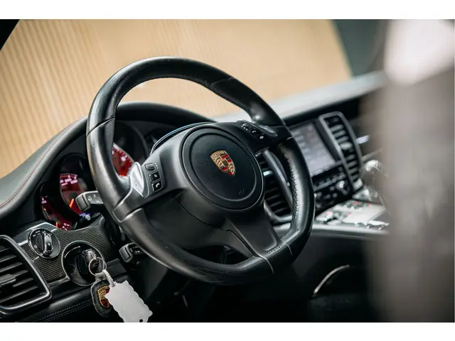Porsche Panamera 4.8 GTS 2015 Benzine 36