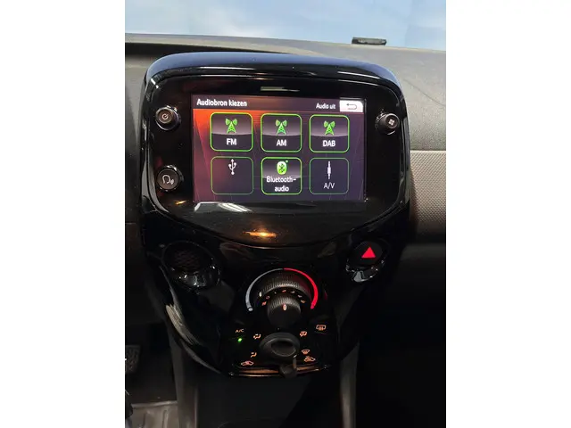 Peugeot 108 1.0 e-VTi Allure 2021 Benzine 12