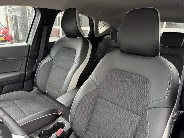 Renault Captur 1.3 TCe 140PK EDC TECHNO 2024 Benzine 12