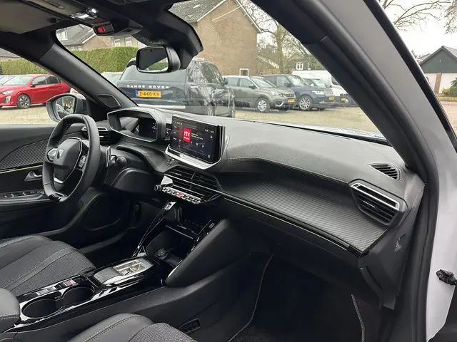 Peugeot 2008 1.2 Hybrid 145 PK GT 2025 Hybride Benzine 37