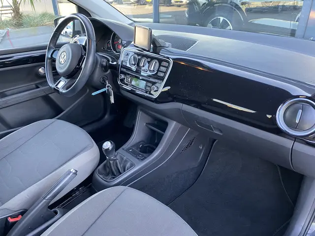 Volkswagen up! 1.0 cross up! BlueMotion 2014 Benzine 27