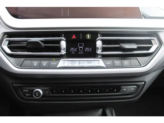 BMW 1 Serie 118i//Navi//Carplay//Trekhaak!! 2019 Benzine 19