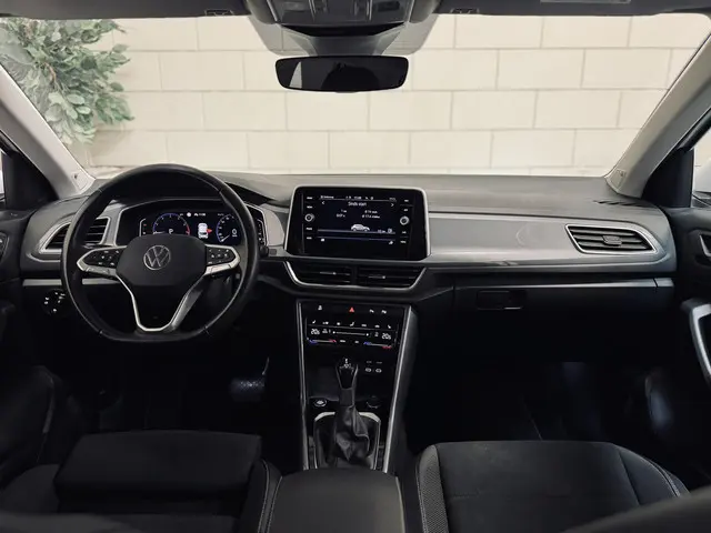 Volkswagen T-Roc 3