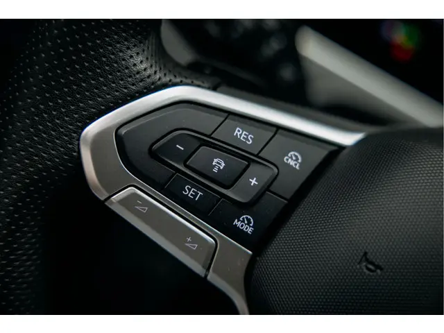 Volkswagen Passat R-Line Diesel 2024 Diesel 38