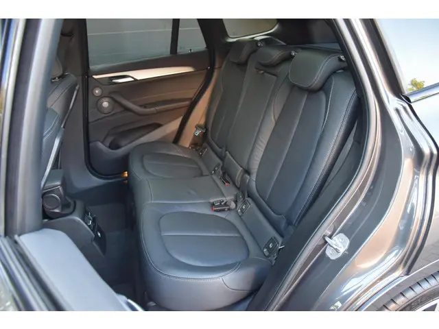 BMW X1 xDrive25i 2016 Benzine 18