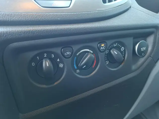 Ford Transit 350 2.2 TDCI L4H1 Ambiente 2017 Diesel 32