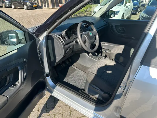 Škoda Fabia 1.2 Comfort , 5 deurs , airco 2013 Benzine 8