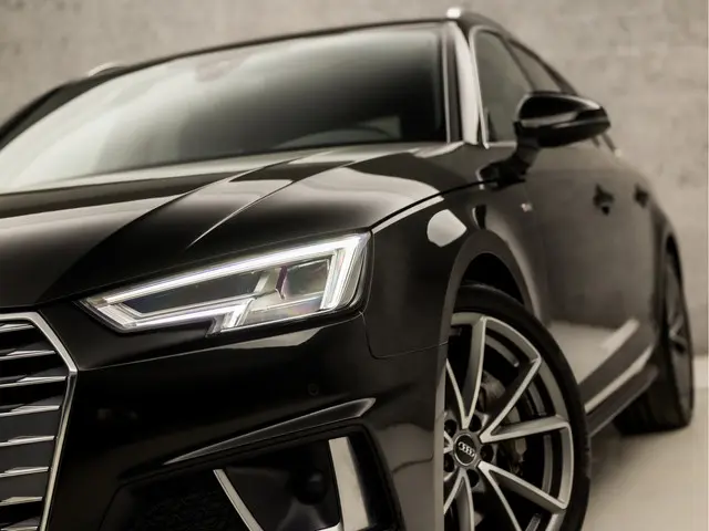 Audi A4 Avant 45 TFSI quattro Sport S line 2019 Benzine 16