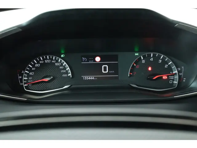 Peugeot 2008 1.5 BlueHDi Active 2020 Diesel 13