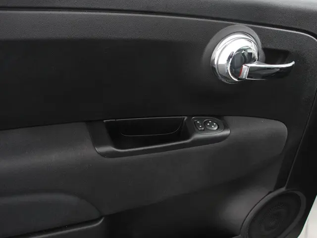 Fiat 500 1.0 Hybrid Dolcevita 2024 Benzine 13