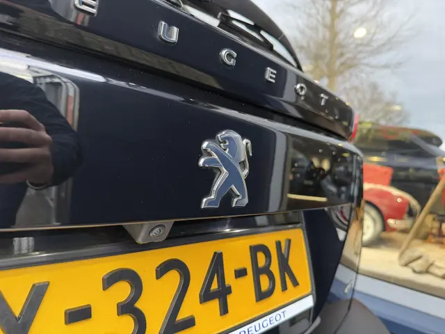 Peugeot 2008 1.2 Turbo 130 PK GT 2023 Benzine 36