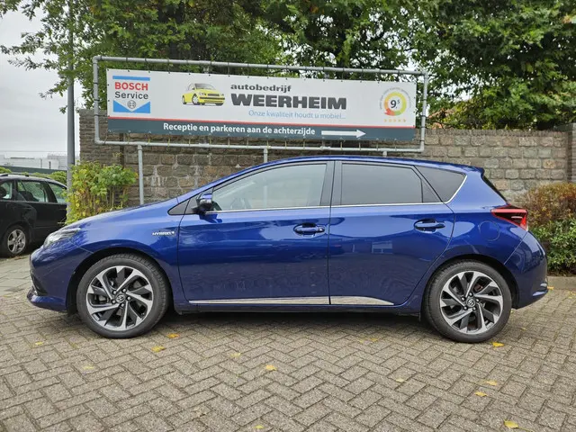Toyota Auris 1.8 Hybrid Executive 2015 Hybride Benzine 2