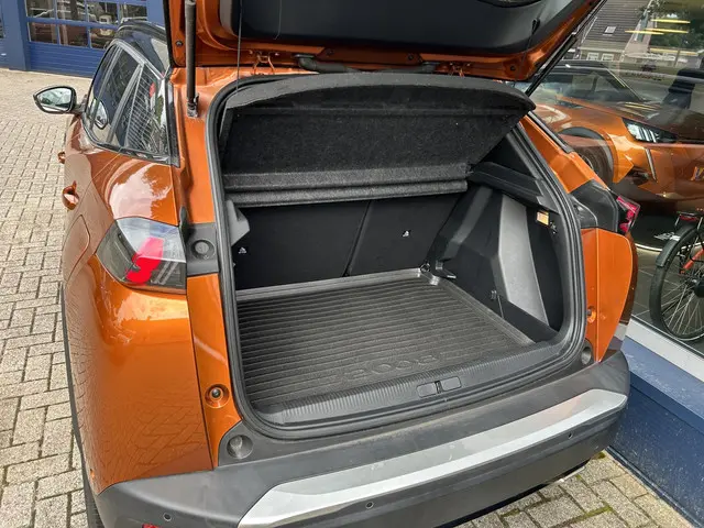 Peugeot 2008 1.2 Turbo 130 PK GT-Line 2020 Benzine 27