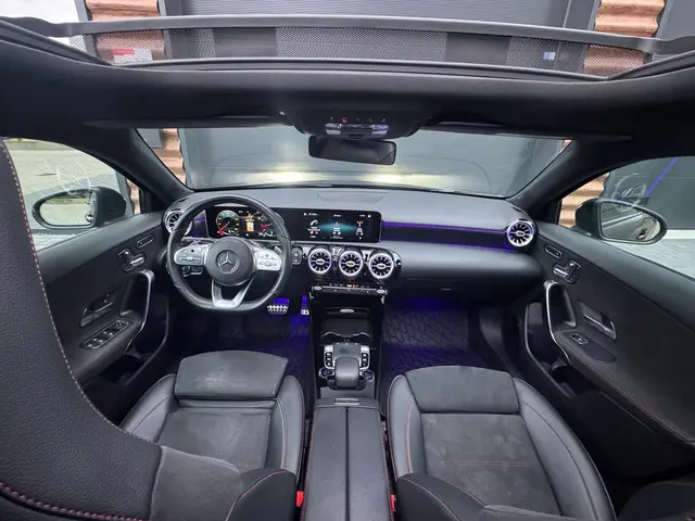 Mercedes-Benz A-Klasse 180 Premium Plus 2020 Benzine 8
