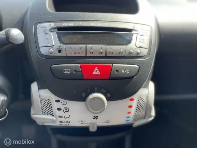 Peugeot 107 1.0 Blue Lease AIRCO 2013 Benzine 12