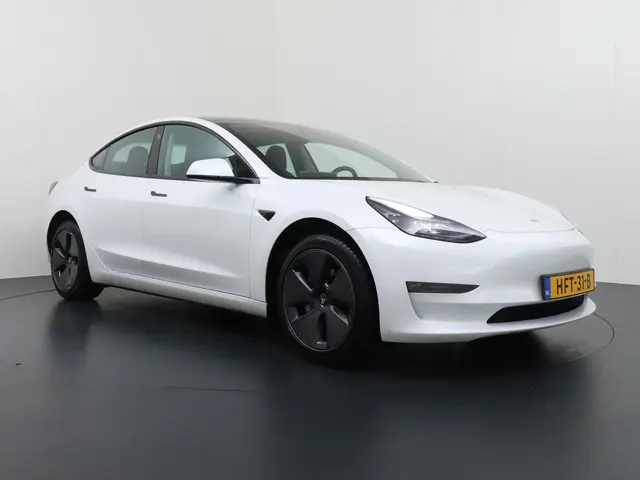 Tesla Model 3 2