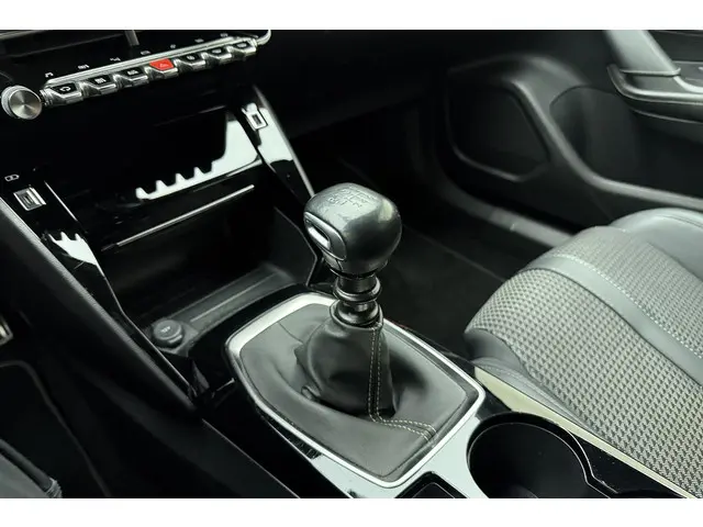 Peugeot 2008 1.2 PureTech GT 2022 Benzine 30