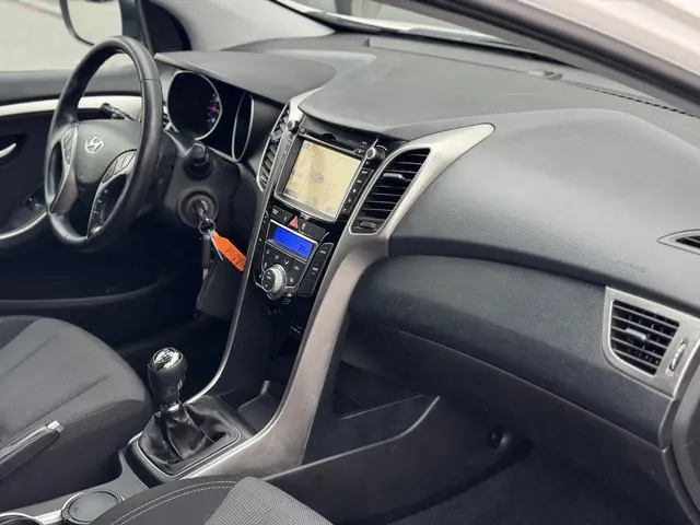 Hyundai i30 Wagon 1.6 GDI i-Vision 2013 Benzine 18
